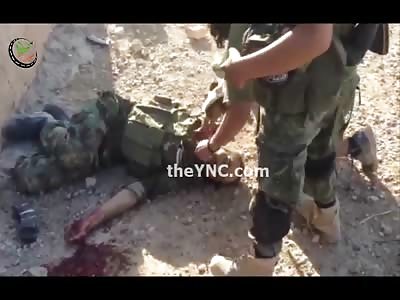 Man Struggles to Cut Off Soldiers Head during Ongoing Battle.. Part of a Bloody Scene (ISIS)