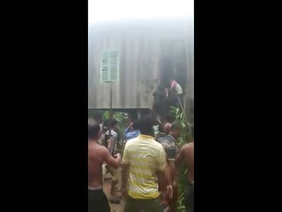 Man in Red Underwear is Savagely Beaten and Lynched by Crowd for Killing his Wife and Daughter (New Better Footage)
