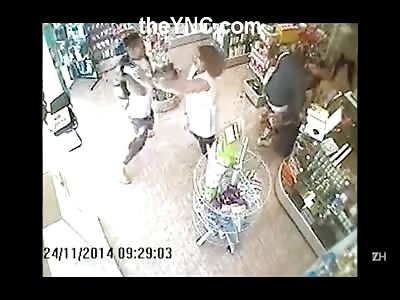Fearless Woman Confronts Thief and Gets Badly Beaten ... However, Thug Leaves Empty Handed