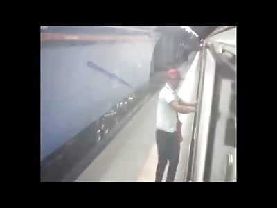 Lunatic Sets Himself on Fire inside of a Subway Train Taking Several People With Him