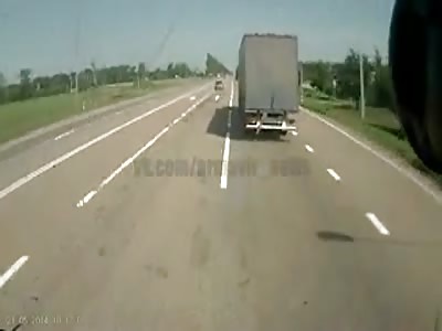 Car stops in the middle of the highway and is violently hit by two trucks