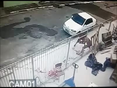 Brutal murder caught on cctv: Man Stabbed Multiple Times Leaves a Blood Mess in the street (Full Video)