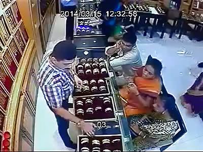 Perfect robbery in Leicester jewelry shop.