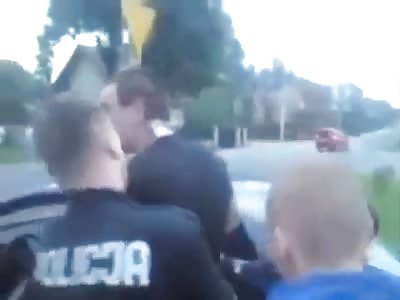 This is how polish thugs treat police :)