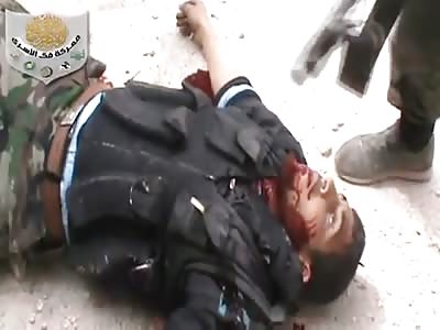 (18+ SHOCKING) FSA Rebel Dies on Camera, Eyes Rolling in Back of his Head - Blooding Gushing Out 