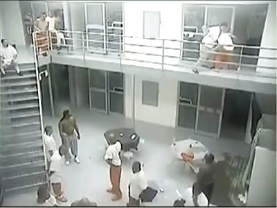 1 on  1 prison fight