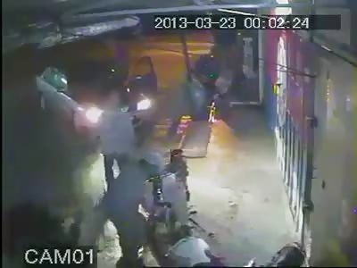 Extremely Chocking and brutal Machete masacre to 3 guys at night in the suburbs of Brazil 