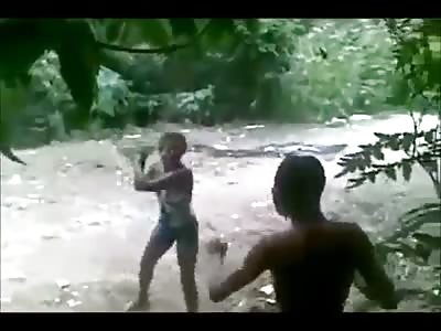 *BRAZIL* LOL! Woman with a big stick beats the F* out of guy who stole her DVD