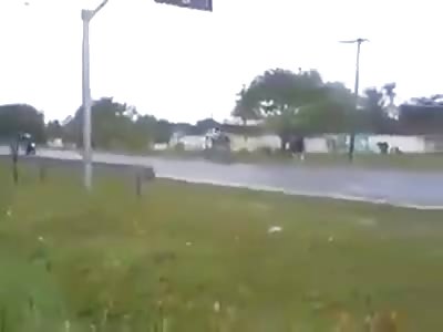 *Brazil* Fast cyclist nearly breaks his neck because of a road sign LOL