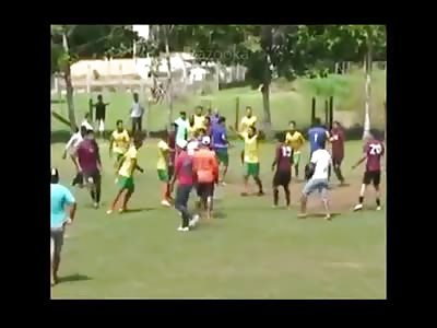 Soccer players fight during an amateur game. From punches to AWESOME Flying Sidekicks