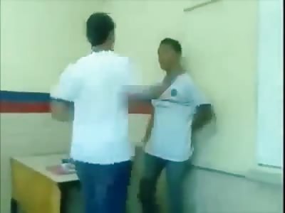 *BRAZIL* Bully gets DESTROYED in classroom (Punches, chairs and tables flying LOL)