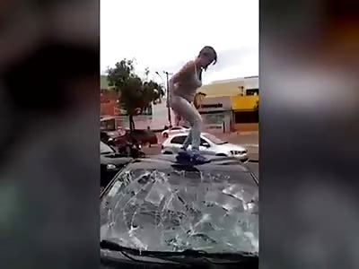 PREGNANT WOMAN DESTROY HUSBAND'S CAR AFTER SEE HIM WITH LOVER