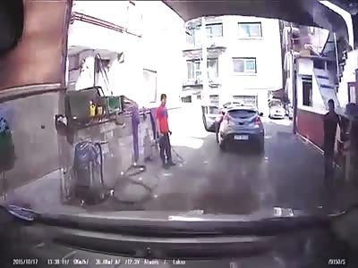 MAN HAS KNEE SMASHED BY RECKLESS DRIVER