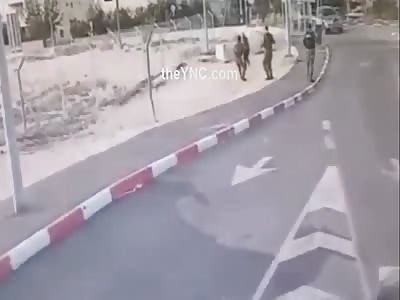 Palestinian attacking a soldier with a knife getting Killed. 