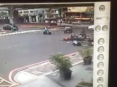 motosciclistas hit by car