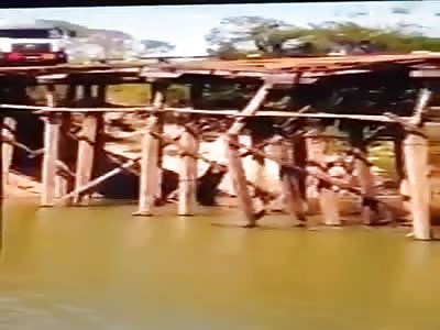 Truck falls into wooden bridge in triumph river 