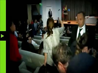 Equador: Erdogan's Security Attacking Journalists During His Speech