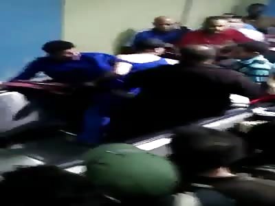 Short video - mob trying to kill a thief in the Caracas metro