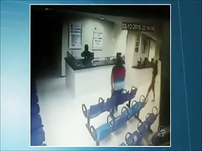 Robber Shoots Security Guard in Panic and Runs Away 