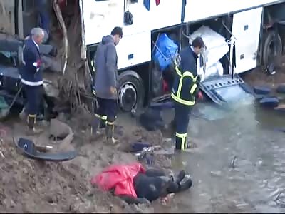 Bus carrying refugees crashed: 4 dead, 30 injured