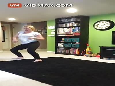 Booty shaking mom knocks her baby down with her ass